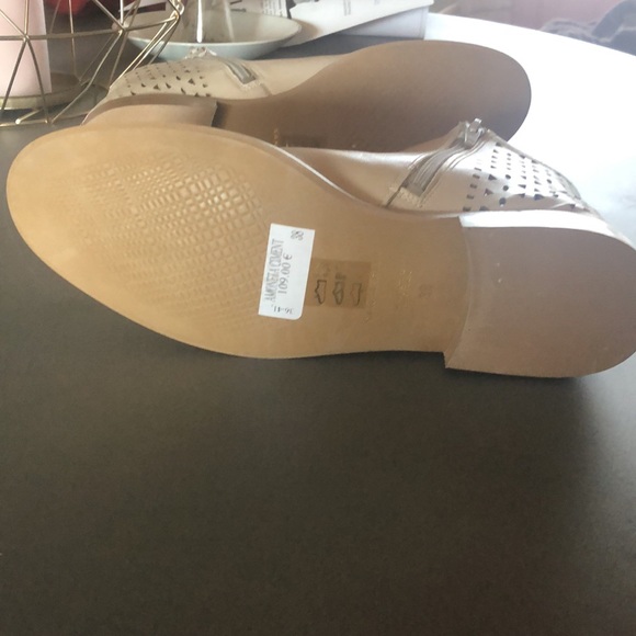 Selling boots - Picture 5 of 6